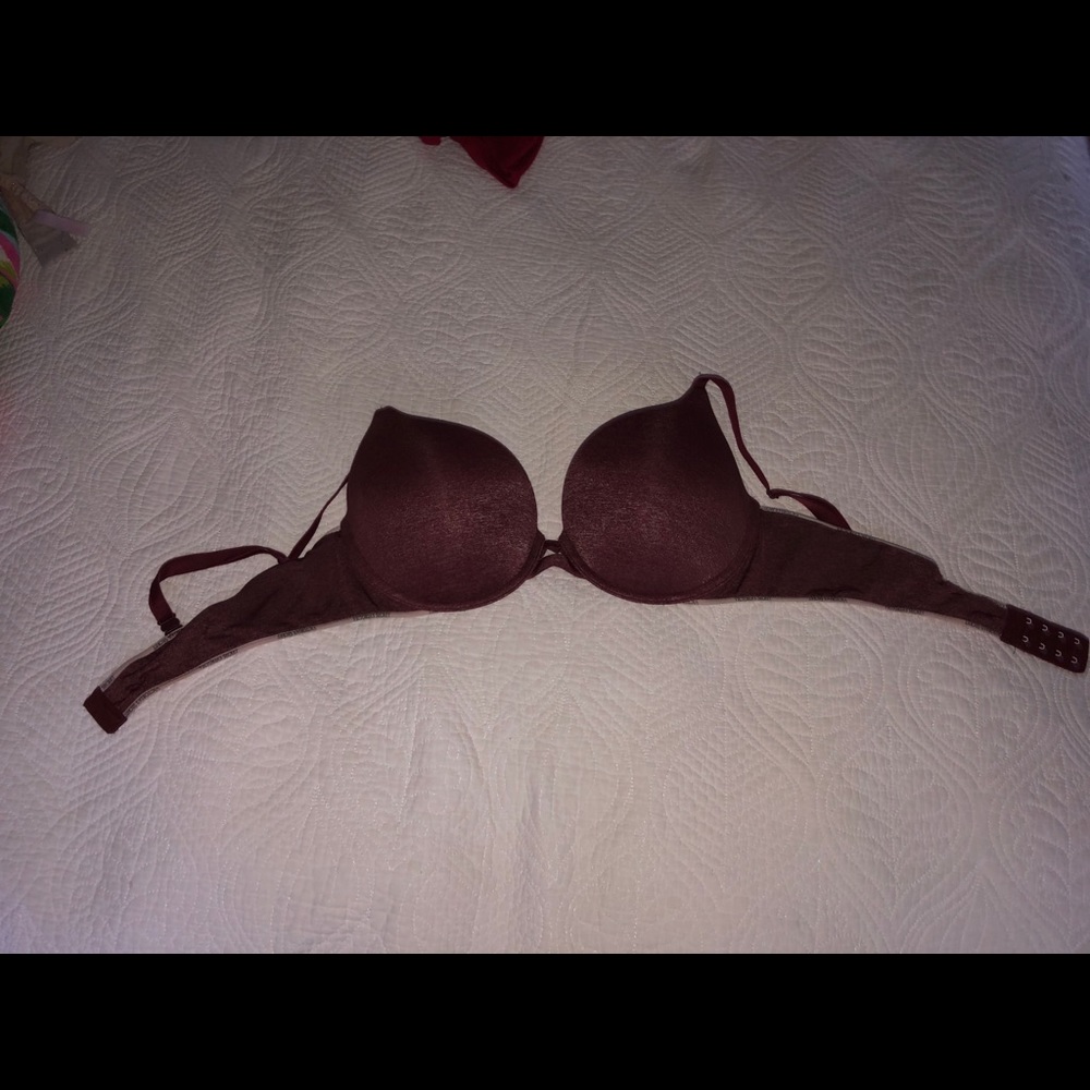 GOOD CONDITION VICTORIAS SECRET 38 C BRA